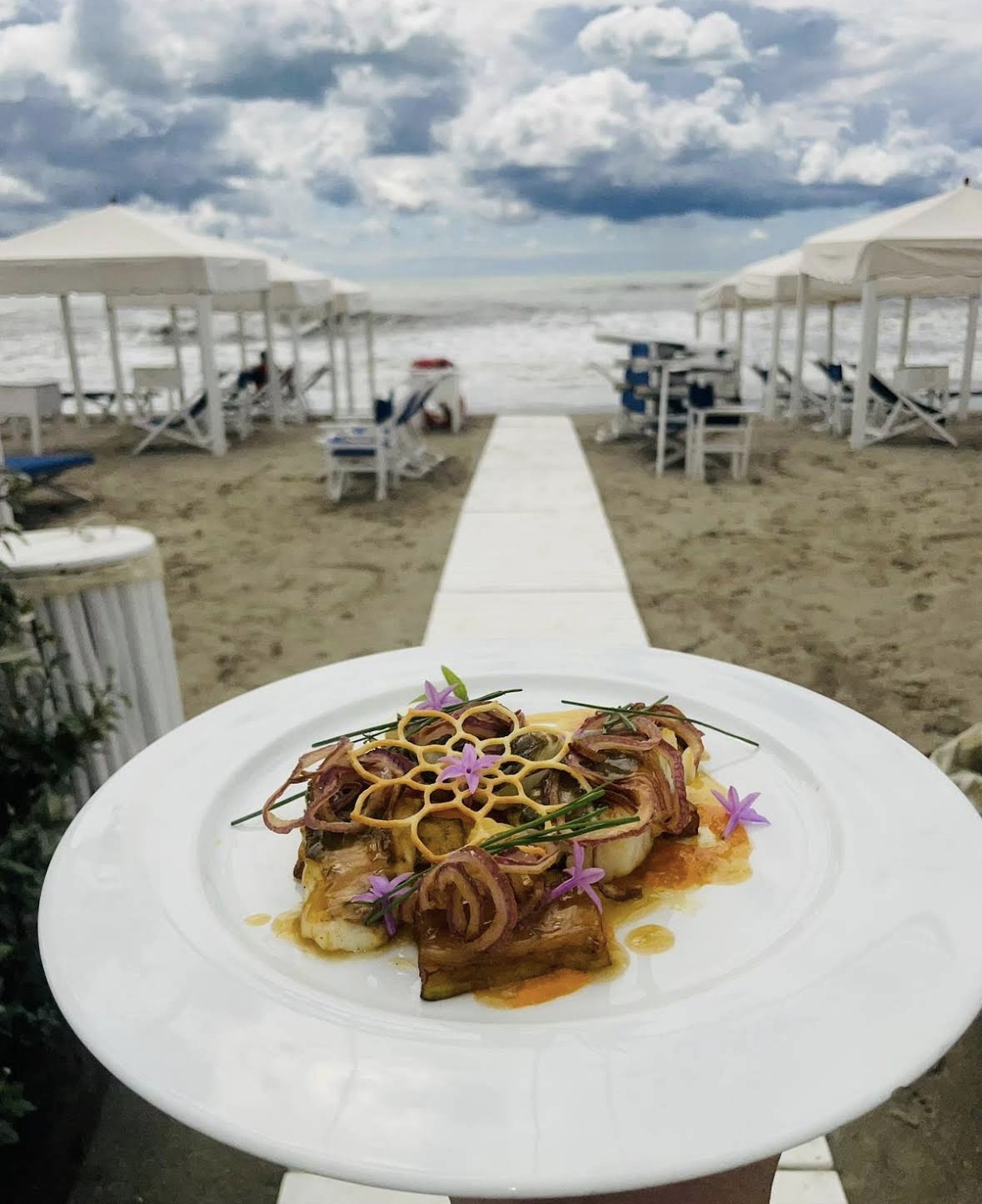 Piatto del ristorante La Romanina con vista sul mare