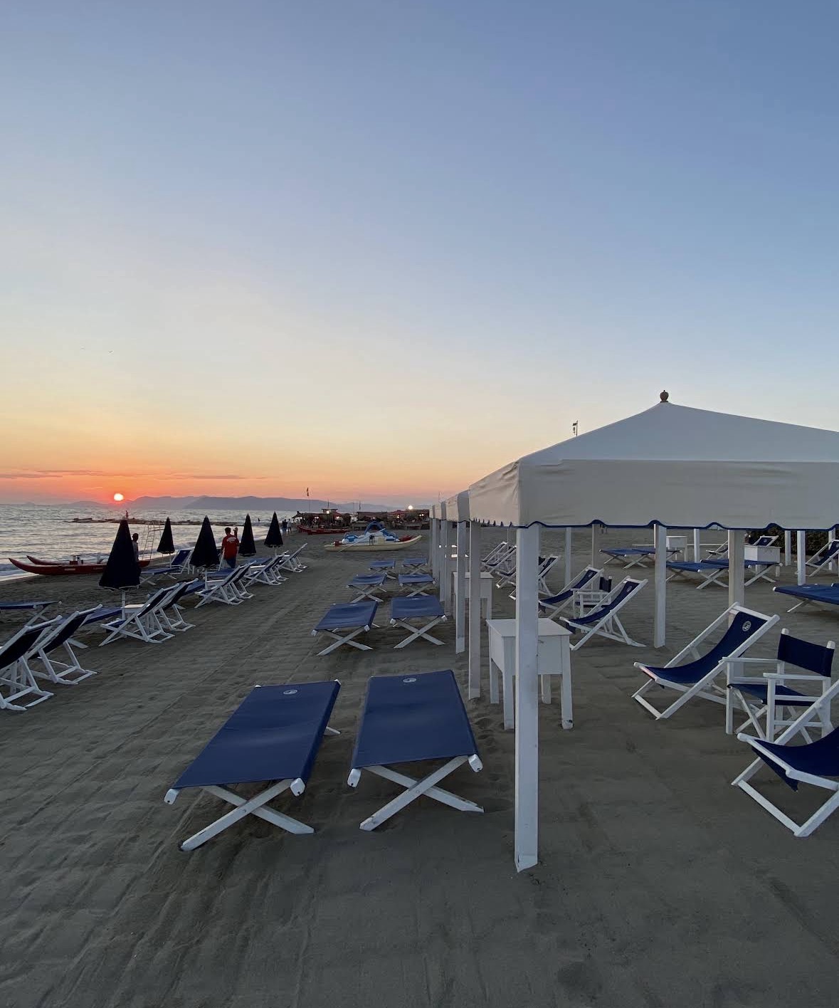 Vista delle tende al tramonto